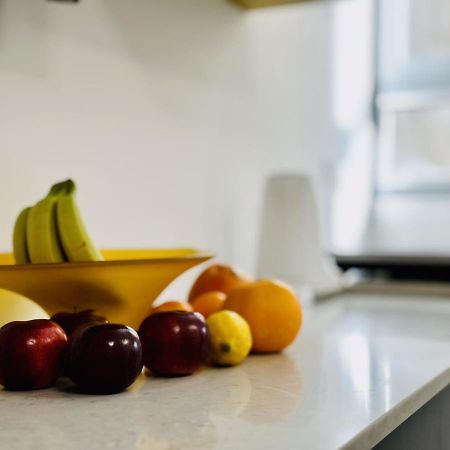 Amazing 2Rooms Apt In Bat Yam - Step By The Beach Bagian luar foto
