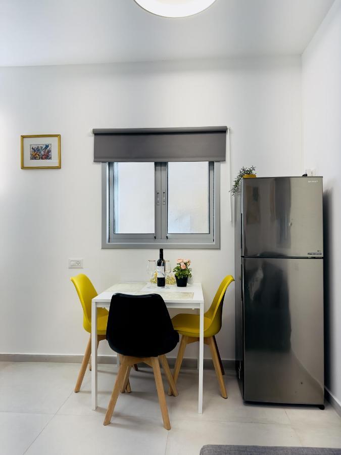 Amazing 2Rooms Apt In Bat Yam - Step By The Beach Bagian luar foto