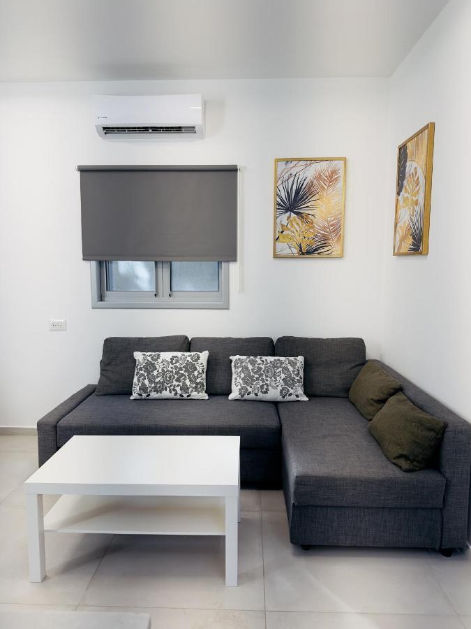 Amazing 2Rooms Apt In Bat Yam - Step By The Beach Bagian luar foto