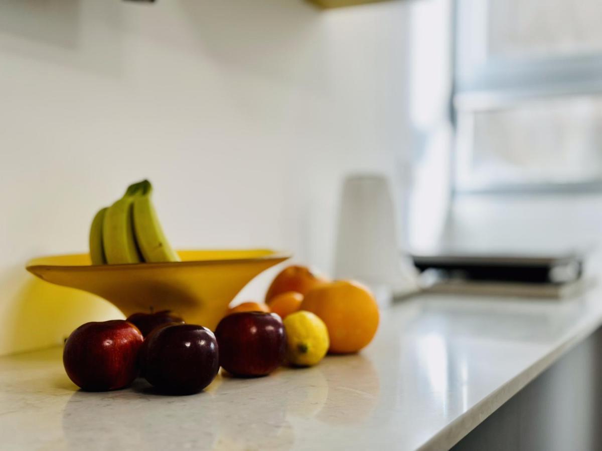 Amazing 2Rooms Apt In Bat Yam - Step By The Beach Bagian luar foto