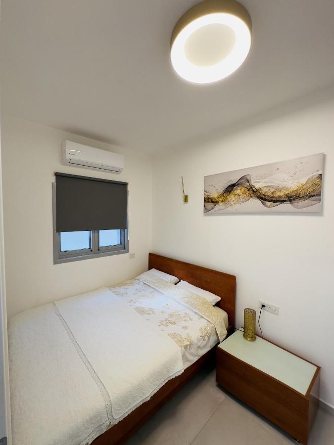 Amazing 2Rooms Apt In Bat Yam - Step By The Beach Bagian luar foto