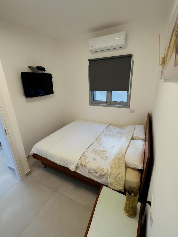 Amazing 2Rooms Apt In Bat Yam - Step By The Beach Bagian luar foto