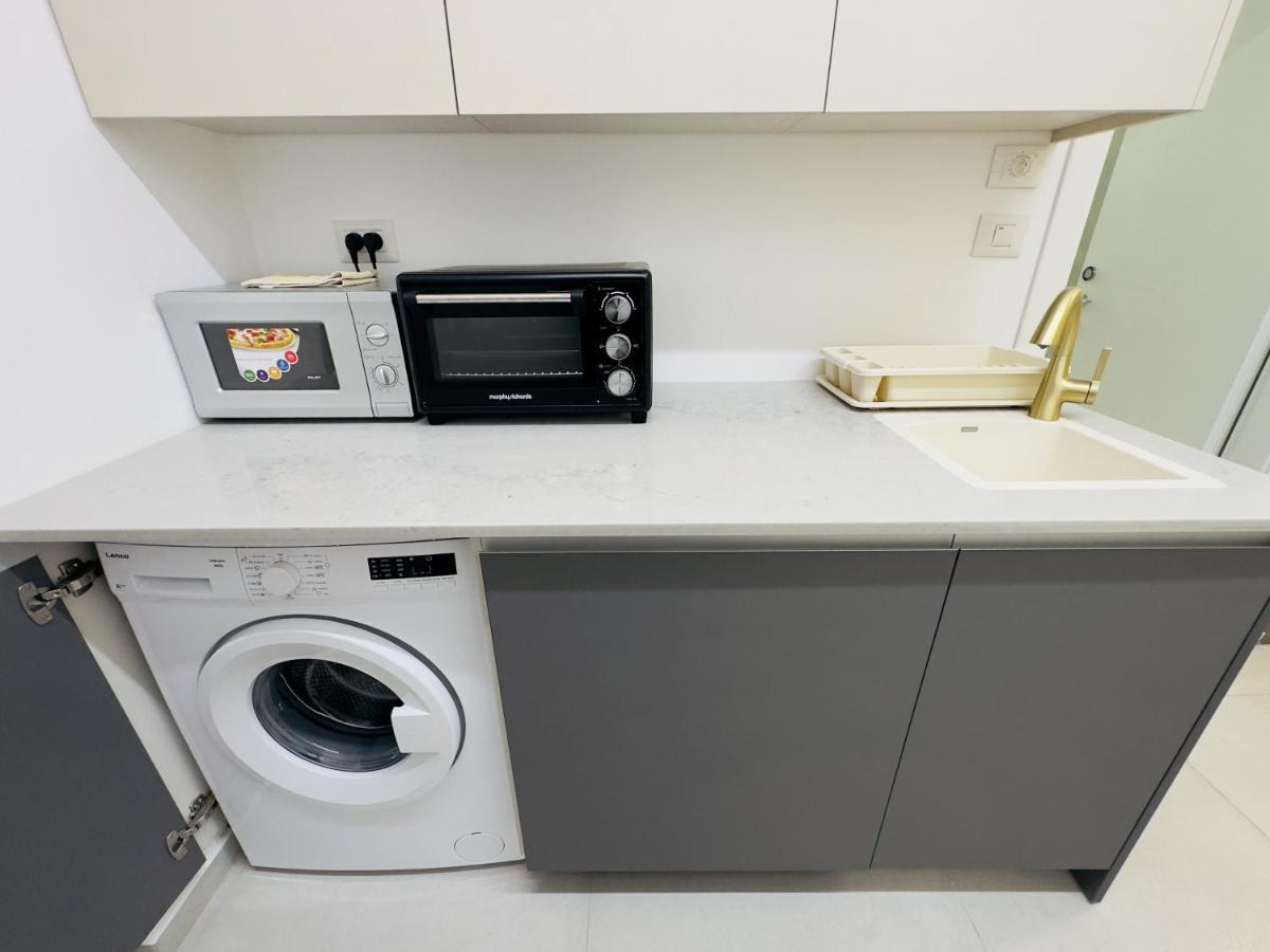 Amazing 2Rooms Apt In Bat Yam - Step By The Beach Bagian luar foto