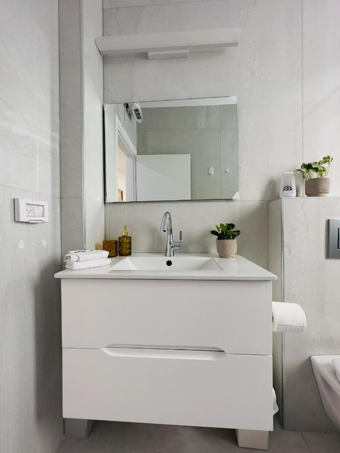 Amazing 2Rooms Apt In Bat Yam - Step By The Beach Bagian luar foto